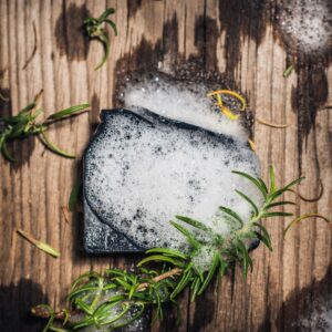 Almarasoap přírodní mýdlo Black as my Soul s aktivním uhlím