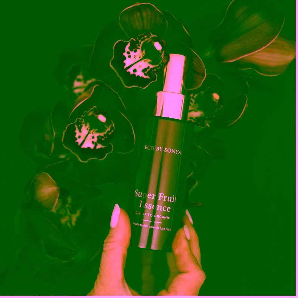 Eco by Sonya Super Fruit Essence Revitalizující hydratační mlha s kyselinou hyaluronovou