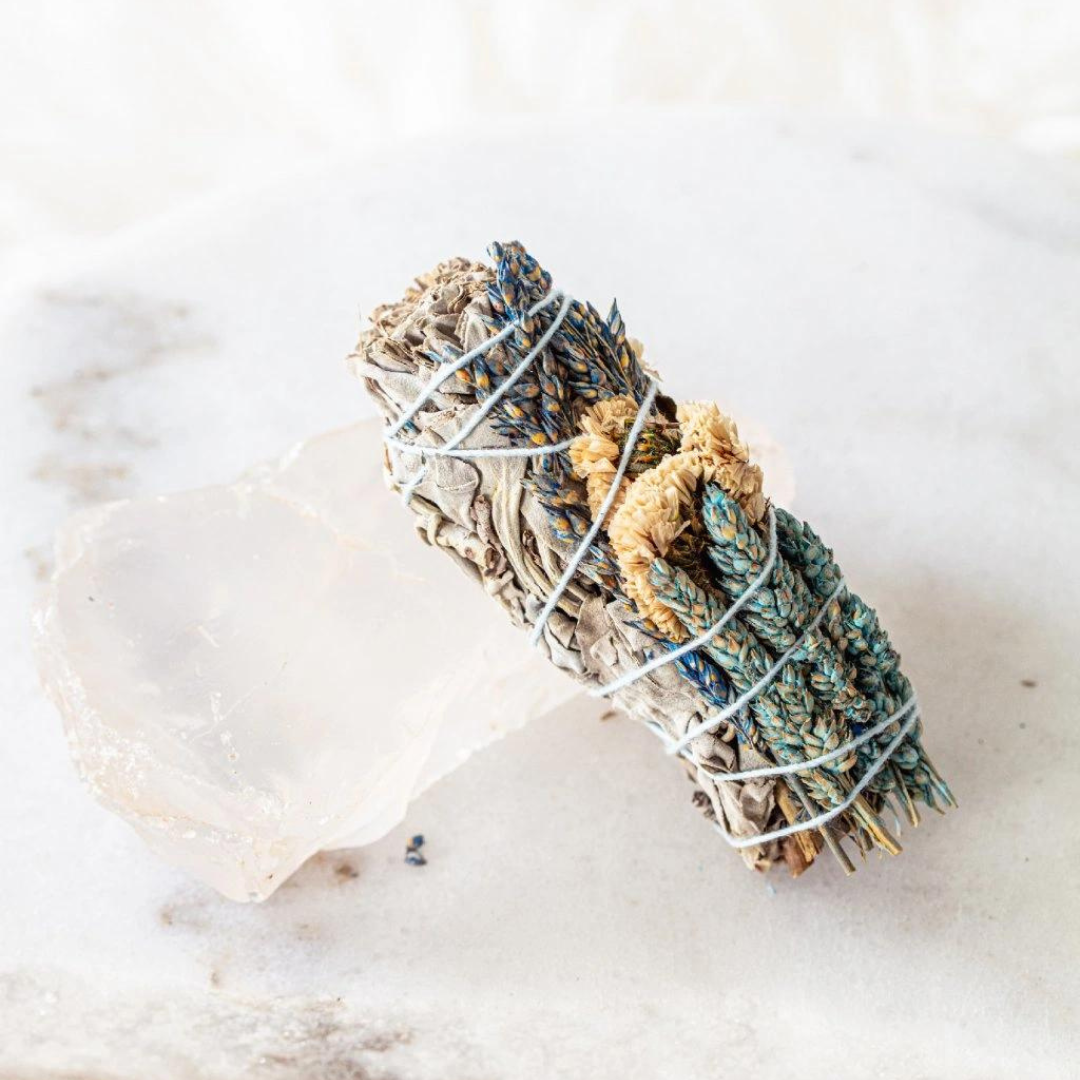 Yoga Day Vykuřovadlo šalvěj bílá zdobená květy Radost