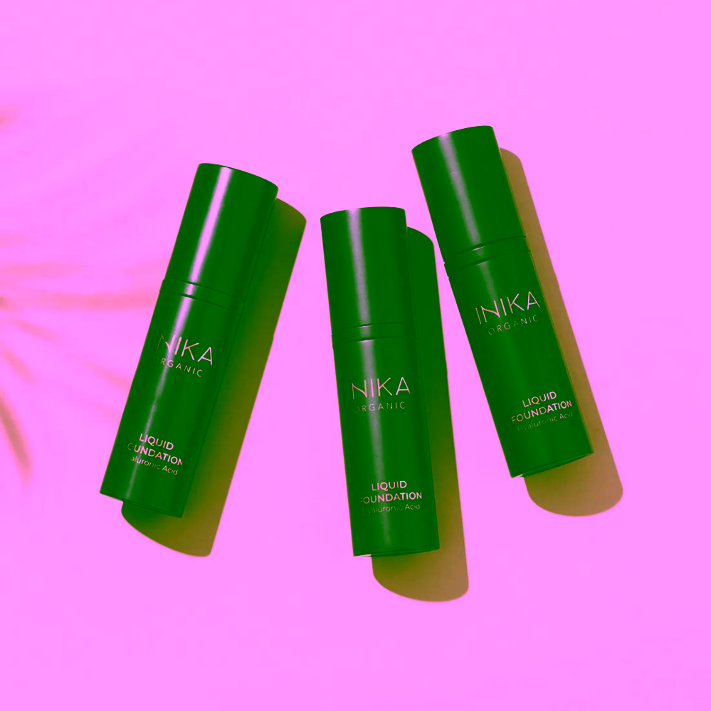 Inika Organic Bio tekutý make-up s kyselinou hyaluronovou
