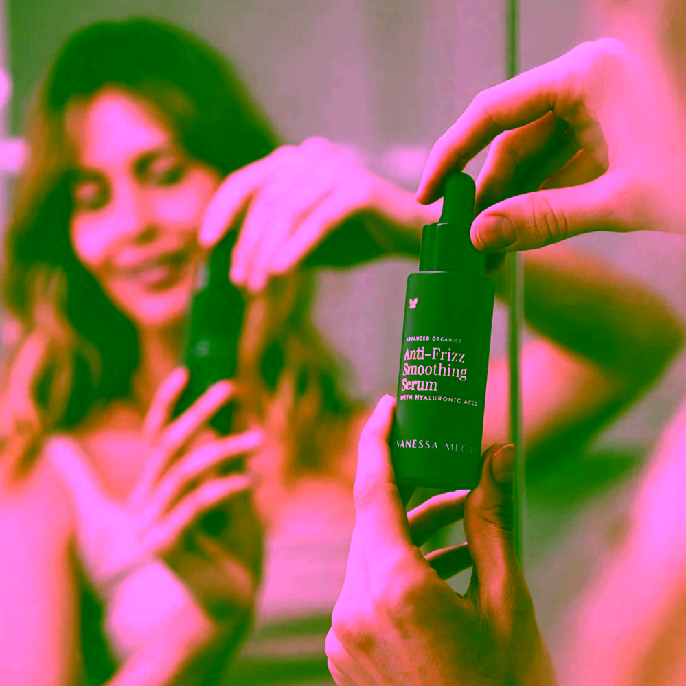 Vanessa Megan Vyhlazující sérum proti krepatění vlasů s kyselinou hyaluronovou Anti-Frizz Smoothing Hair Serum