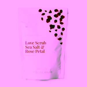 Vanessa Megan Tělový peeling s mořskou solí, esencemi a okvětními lístky růží Love Scrub