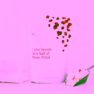 vanessa-megan-telovy-peeling-s-morskou-soli-esencemi -a-okvetnimi-listky-ruzi-love-scrub-500g-1