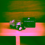 Naive Celé makadamiové ořechy ve 100% čokoládě Venezuela