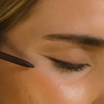 Eco by Sonya Dlouhotrvající gelová tužka na oči Eyeliner Rich Brown