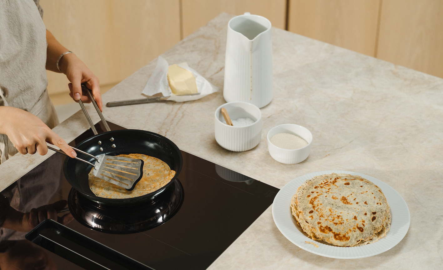 Eva Solo Ceramic Slip-Let pánev s nepřilnavým keramickým povrchem v akci