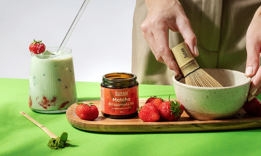 šufan bio japonský čaj s matcha a lyofilizovanými jahodami