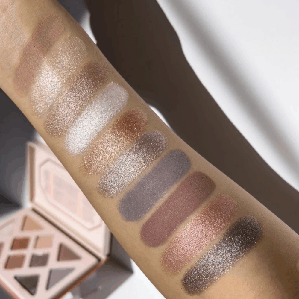 ĀTHR BEAUTY Paletka očních stínů Rose Quartz Crystal Gemstone