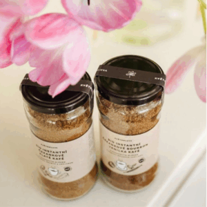 kvetomluva-bio-instantni-cekankove-zlate-kafe-kokosove-mleko-kurkuma-skorice