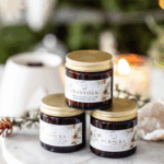 Yoga Day Tradiční vánoční purpura s Palo Santo