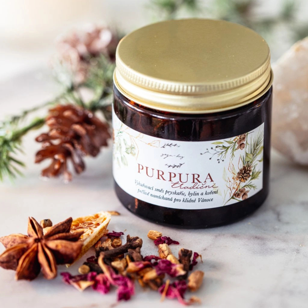 Yoga Day Tradiční vánoční purpura s Palo Santo