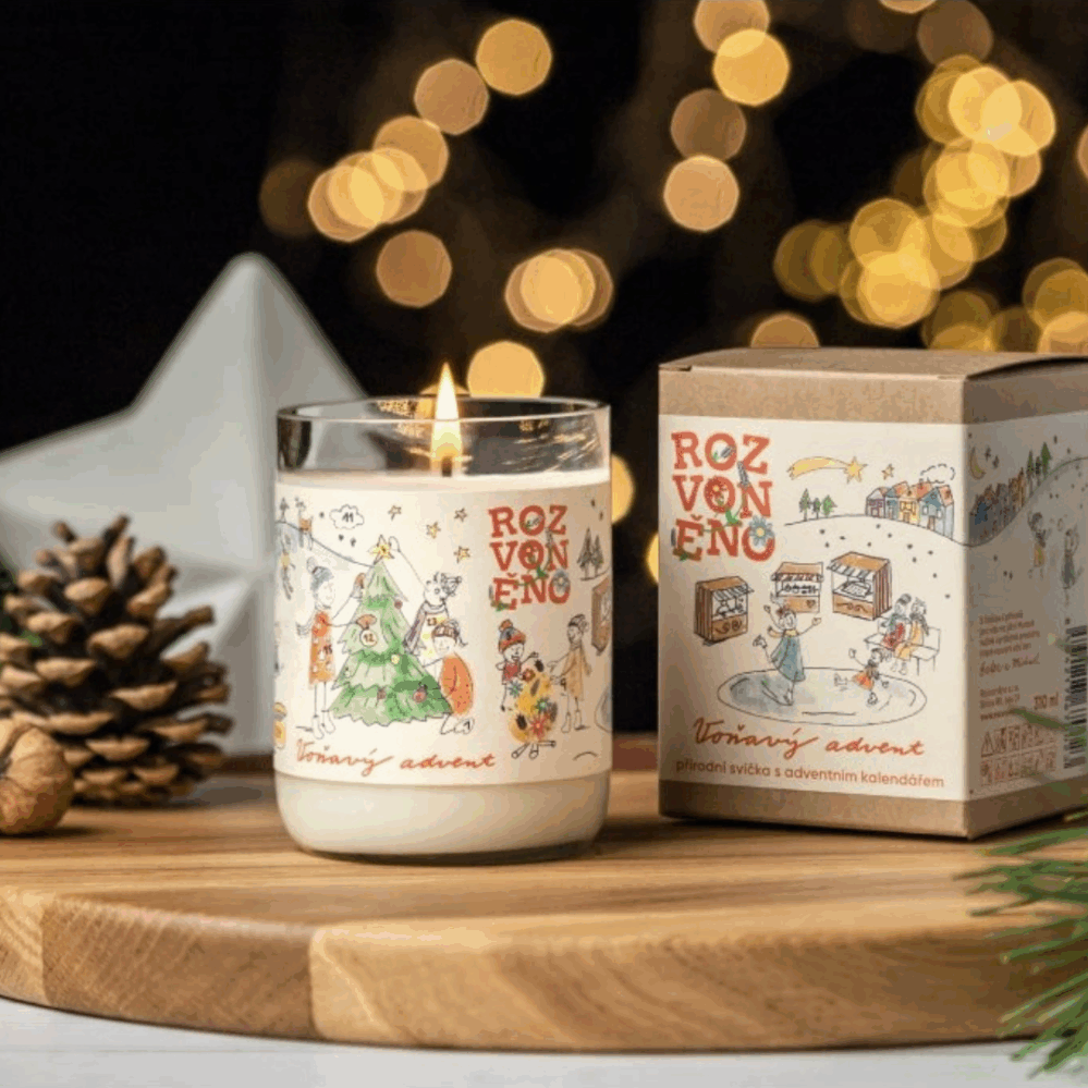 Rozvoněno Voňavý advent přírodní svíčka s BIO borovicí, cedrem, kadidlem a pomerančem 300 ml