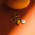 Eco by Sonya Glory Lips přírodní hydratační balzám pro hebké rty s přívěskem