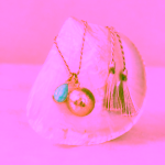Ilado Gemstones těhotenská bola s přívěskem z drahého kamene
