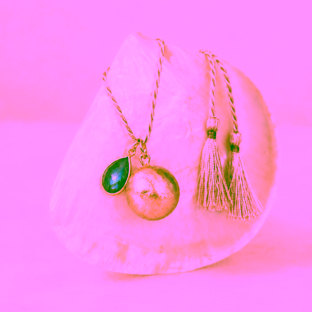 Ilado Gemstones těhotenská bola s přívěskem z drahého kamene